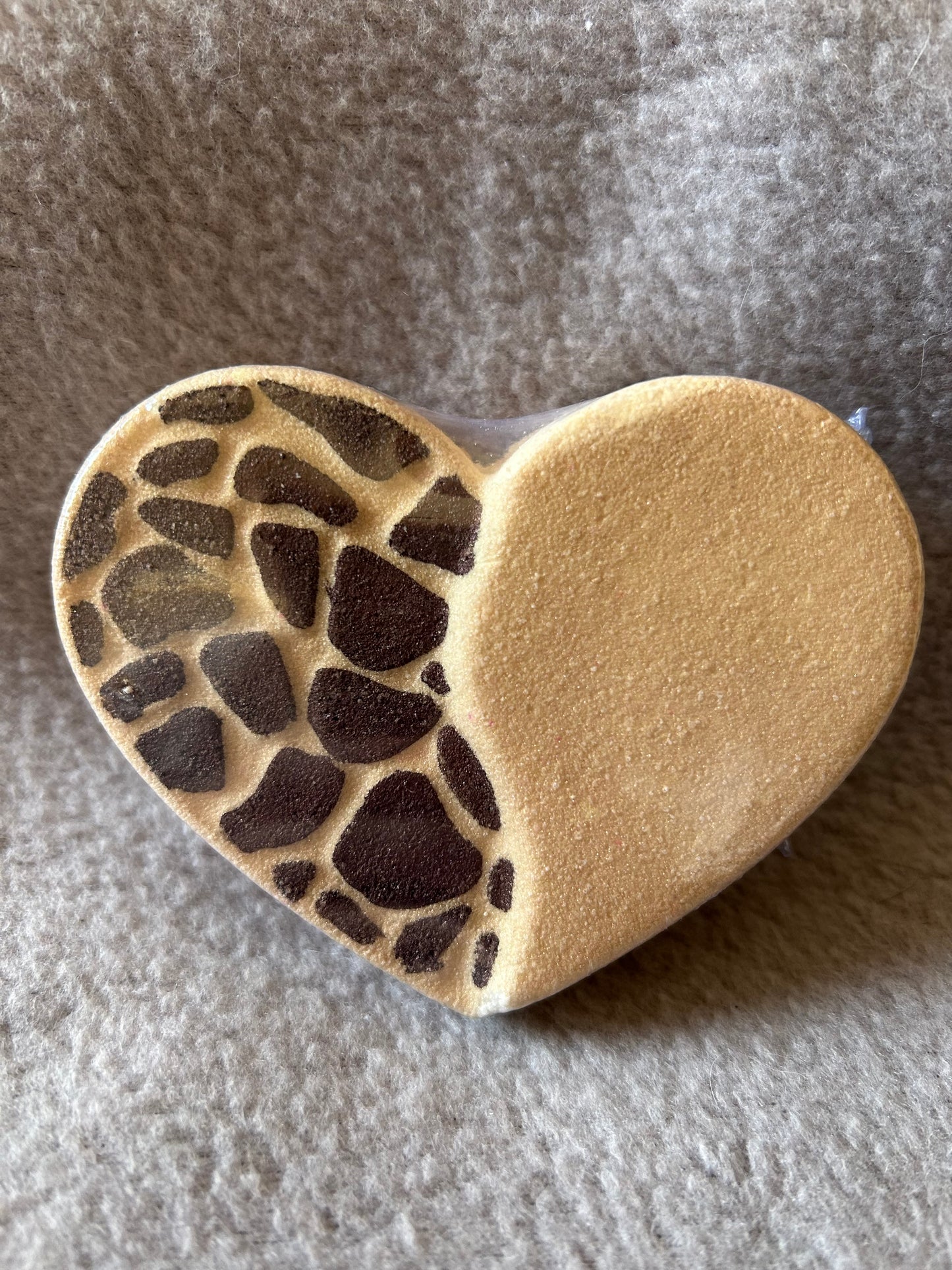 Leopard large heart bath bombs