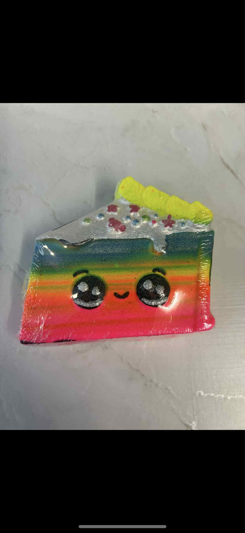 Cake slice bath bomb